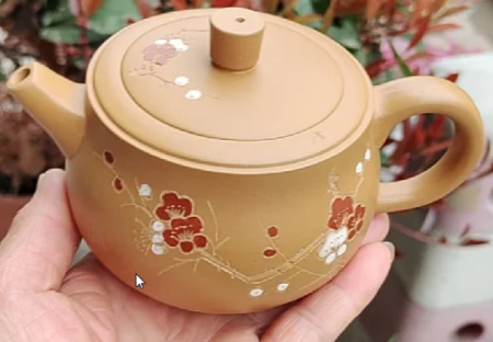 Чайник из исинской глины мастера Линь Ючжэнь «Цветение». Цена: 4 320 ₽ руб.