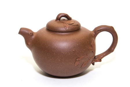 Чайник из исинской глины «Ранняя весна» мастера Гао Вэньи 320 мл.. Цена: 17 260 ₽ руб.