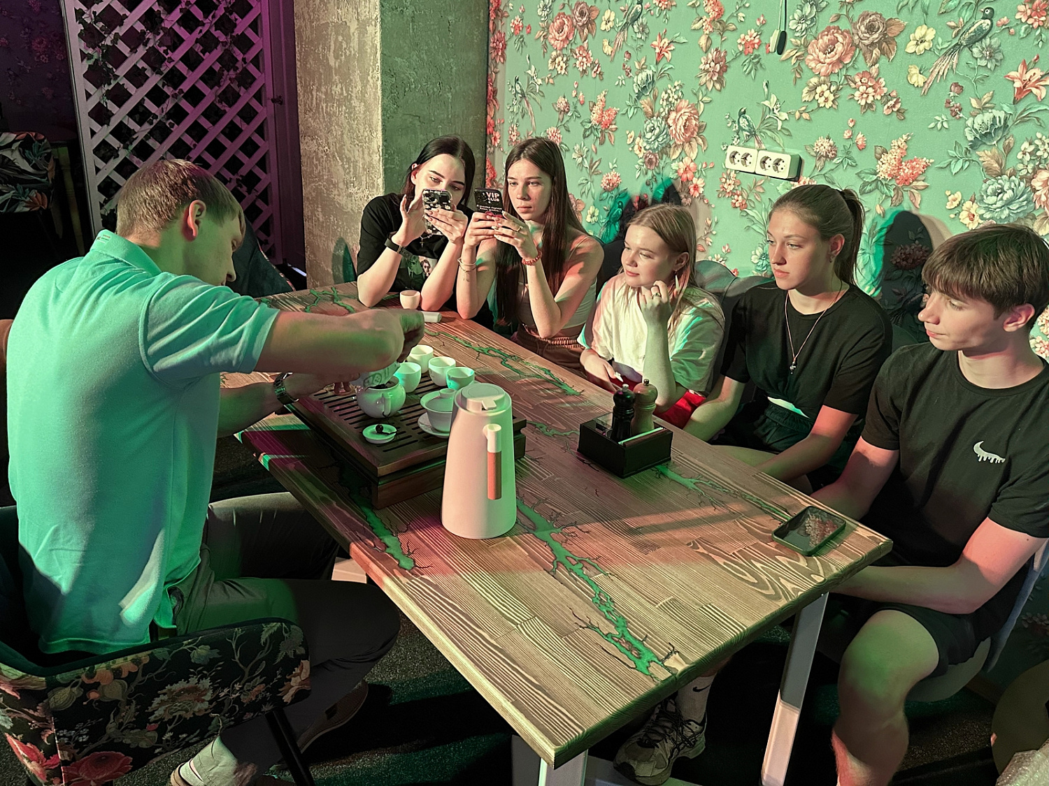 Чайная церемония в Ельце: "Чайная линия" и ресторан "Есенин" дарят вам новое вкусовое путешествие Чайная церемония в Ельце: "Чайная линия" и ресторан "Есенин" дарят вам новое вкусовое путешествие