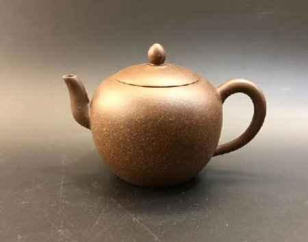 Чайник из исинской глины «Волшебство» мастера Гао Вэньи. Цена: 16 970 ₽ руб.