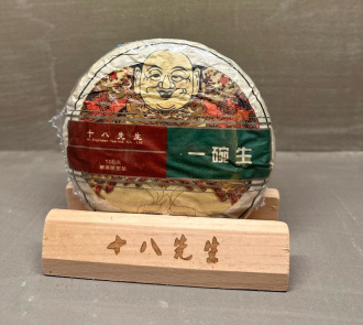 Прессованный шэн пуэр - Шэн пуэр 2016 года бренда "Mr. Eighteen" 100 г