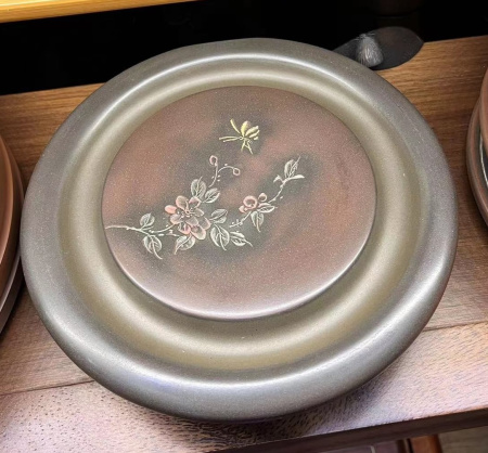 A teapot or bowl stand from Qinzhou, Guangxi. Цена: ₽3,970 руб.