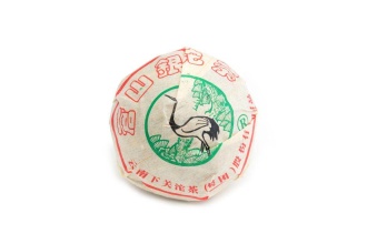 Прессованный шэн пуэр - Шэн пуэр 2006 г. «Цаншань иньхао» марки «Сосна и журавль» завода «Сягуань» 100 г