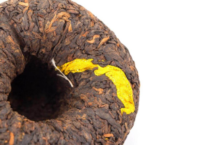 Прессованный шу пуэр - Шу пуэр 2018 г. «Золотая нить» марки «Сосна и журавль» завода «Сягуань» гнездо 100 г, 