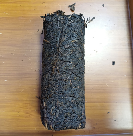 Чёрный чай (хэйча) - Хэйча 2014 года в бамбуковом листе 200 г, 