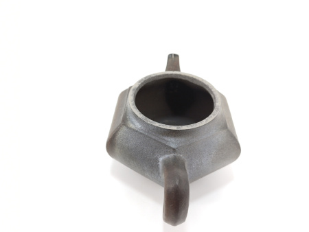 Глиняный чайник дровяного обжига из Исин, Цзянсу "Шестиугольный". Цена: 24 170 ₽ руб.